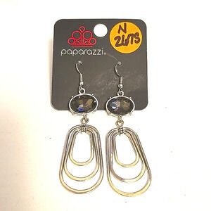 #441 NWT Paparazzi earring silver tone